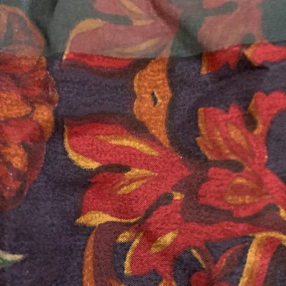 ADRIENNE VITTADINI floral scarf 100% silk - Picture 4 of 14